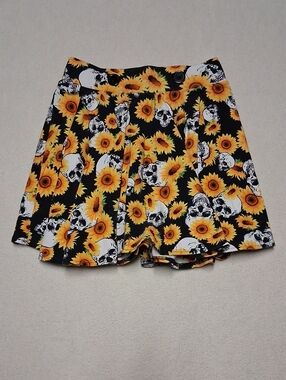 Sunflower Skull Print Women’s Skort - Black & Yellow